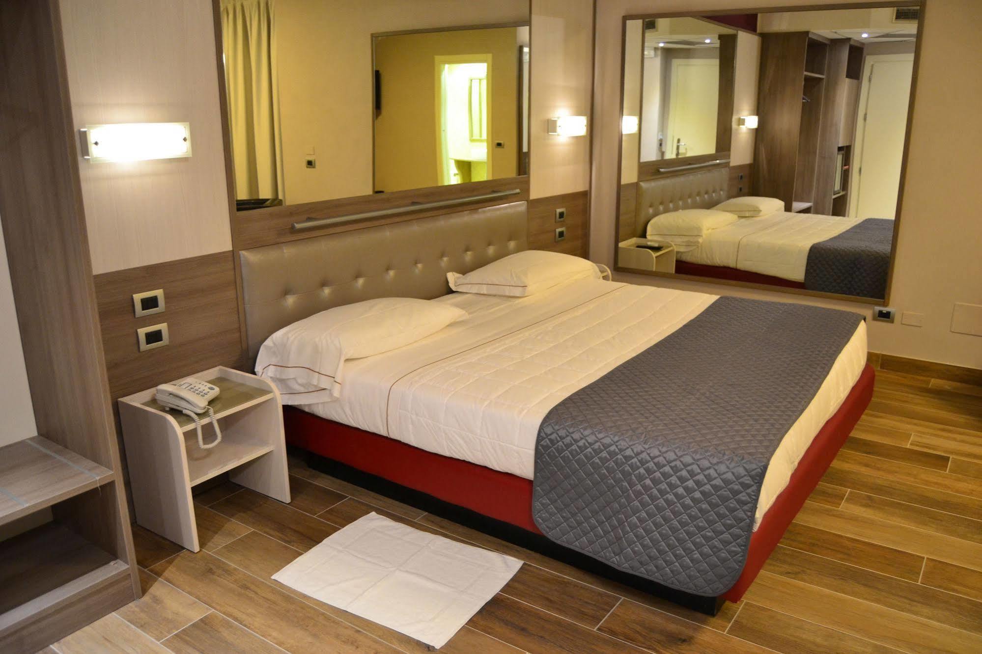 Hotel Motel 2 Tortona Esterno foto